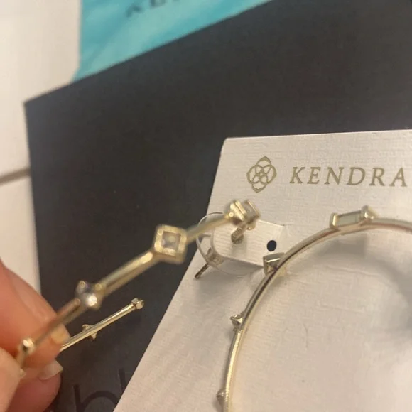 NWOT Kendra Scott Rohan gold statement hoop earrings. Crystal accents sparkle. - Picture 6 of 8
